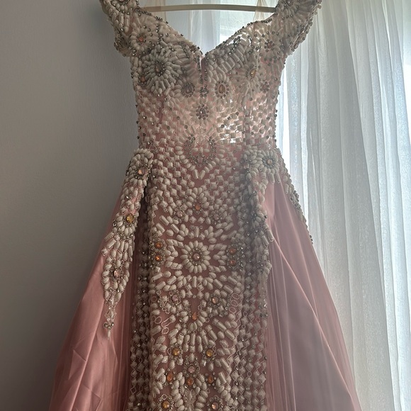 Beautiful custom made gown - Picture 3 of 4